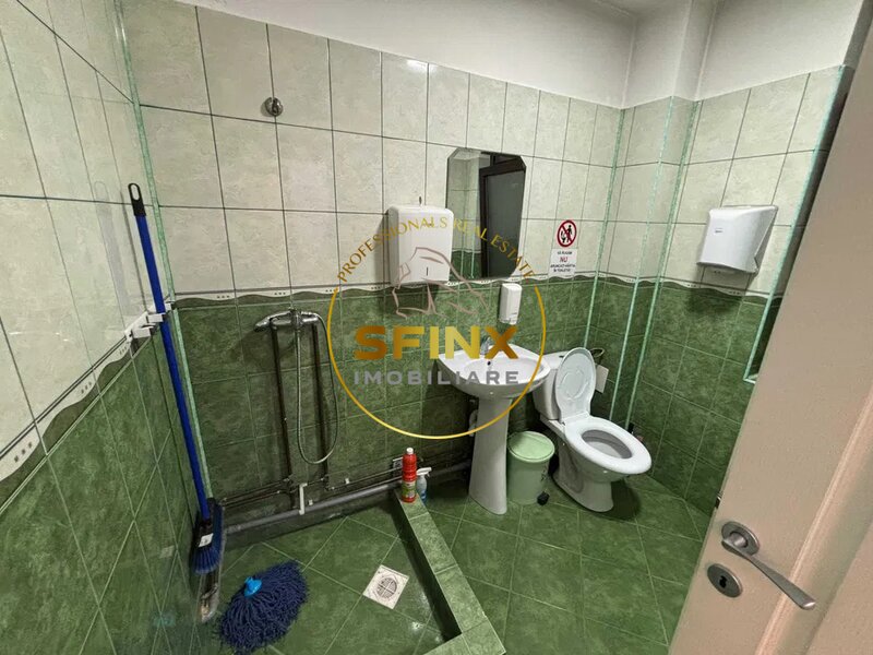 Vitan, spatiu comercial 220 mp, parter, demisol, 2 aere conditionate.